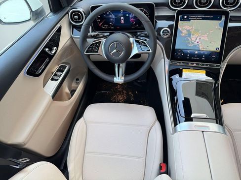Used 2026 Mercedes-Benz GLC 300 image 28