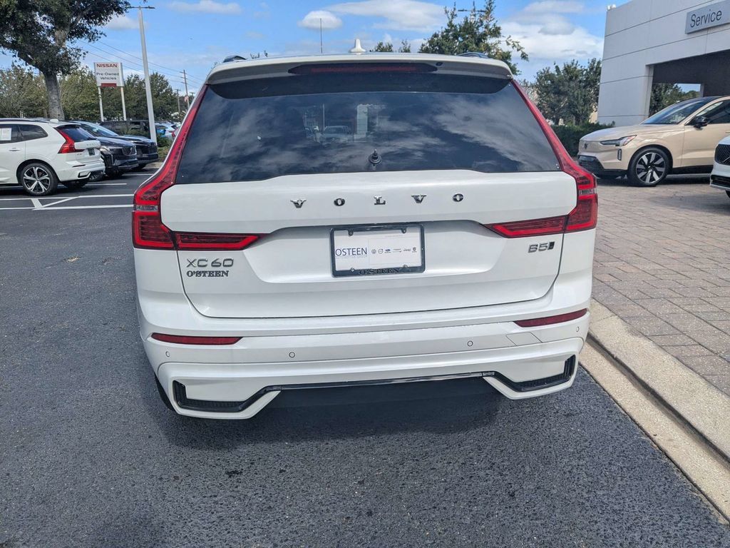 Used 2024 Volvo XC60 B5 Core AWD/4WD image 5