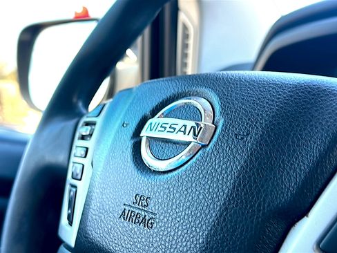 Used 2019 Nissan Titan SV image 30