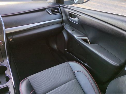 Used 2017 Toyota Camry SE image 16
