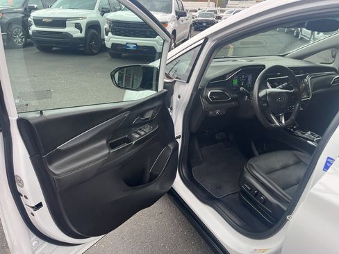 Used 2023 Chevrolet Bolt LT image 17
