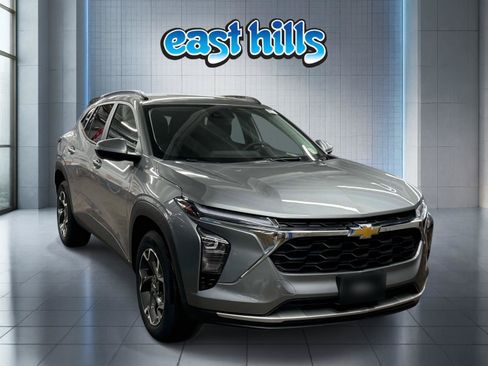 Certified 2024 Chevrolet Trax LT w/ Driver Confidence Package FWD image 1