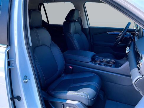 Used 2025 Honda Pilot EX-L image 9