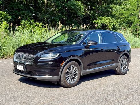 Used 2023 Lincoln Nautilus AWD w/ Premium Package image 3