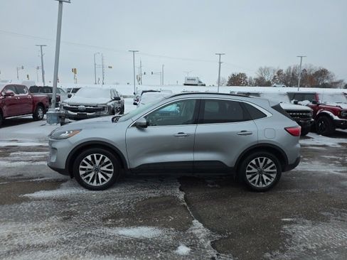 Used 2022 Ford Escape Titanium w/ Class II Trailer Tow Package image 4
