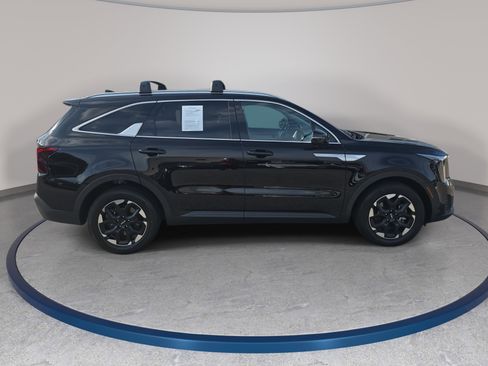 Used 2025 Kia Sorento S w/ Panoramic Sunroof Package FWD image 4