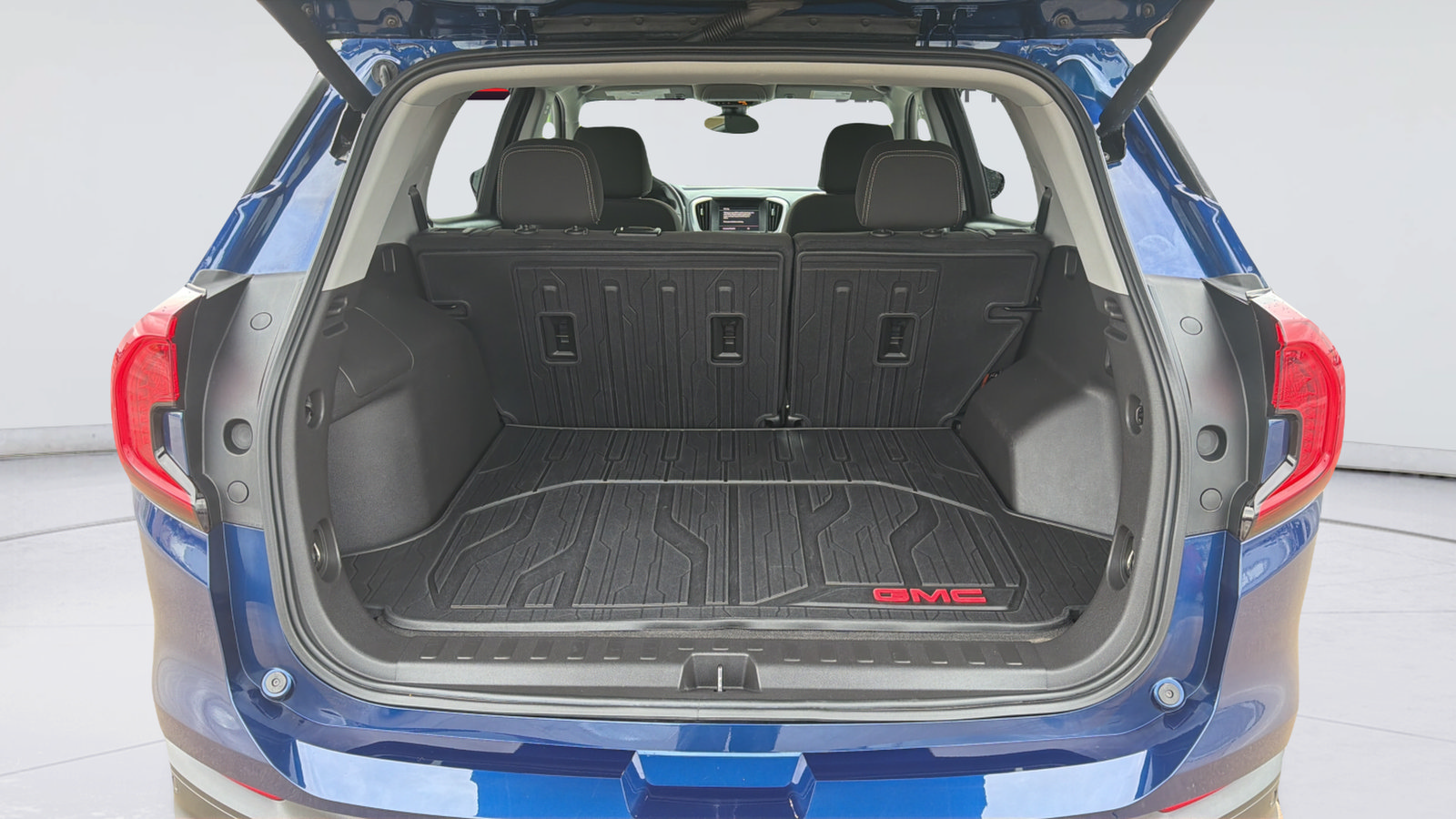 Used 2023 GMC Terrain SLE w/ Driver Convenience Package FWD image 26