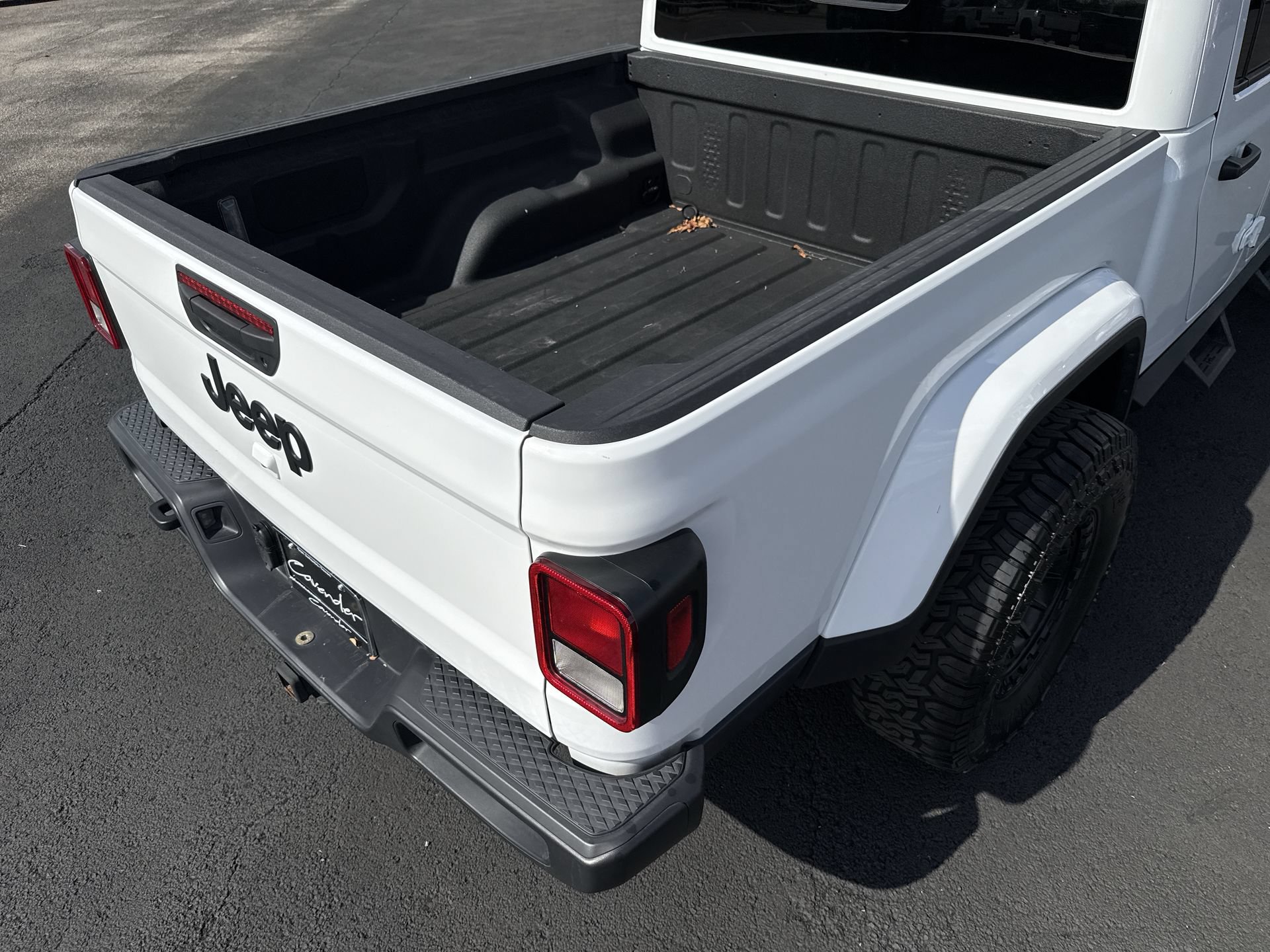 Used 2025 Jeep Gladiator Sport AWD/4WD image 21