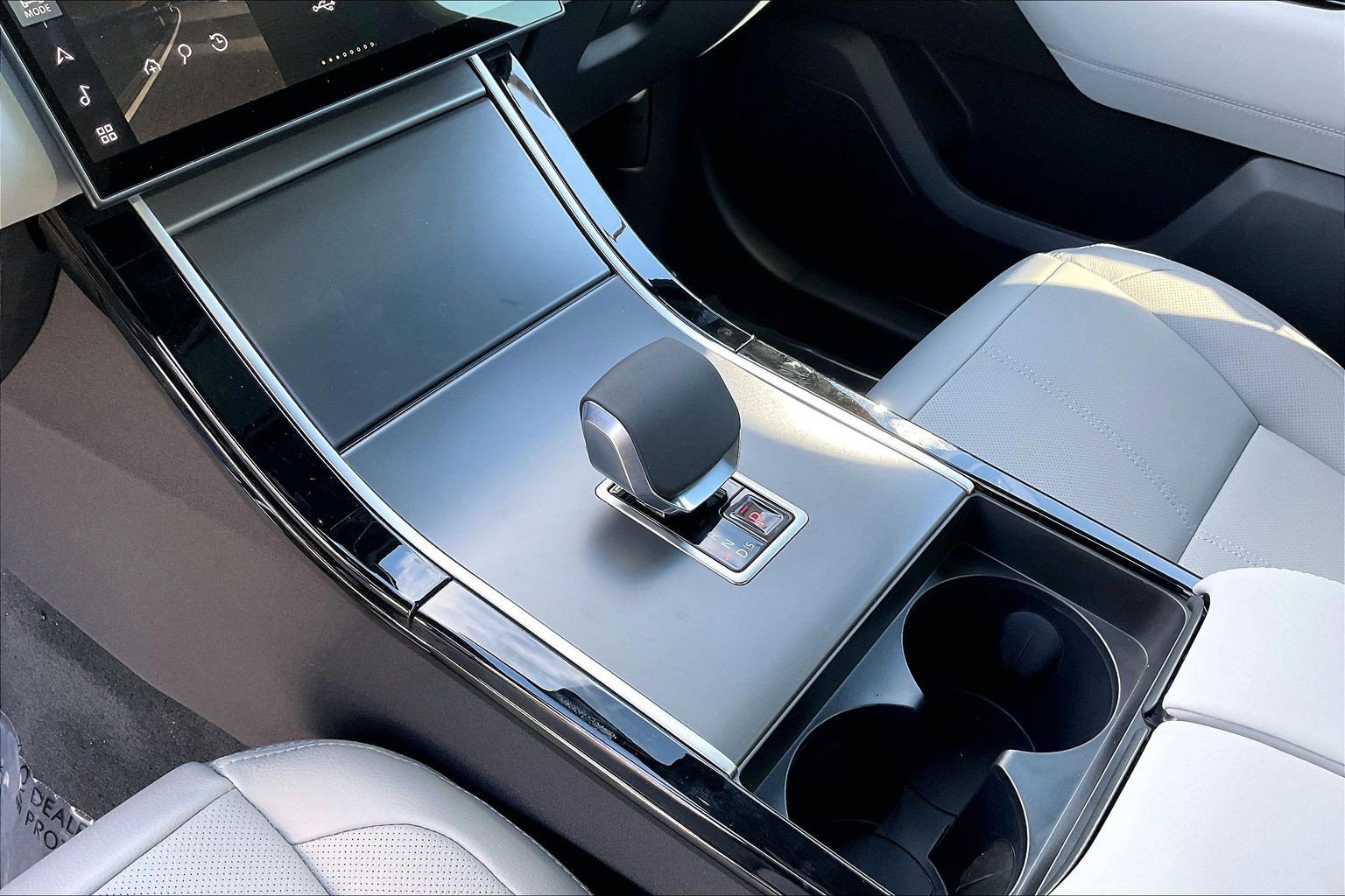 New 2026 Land Rover Range Rover Velar S AWD/4WD image 13