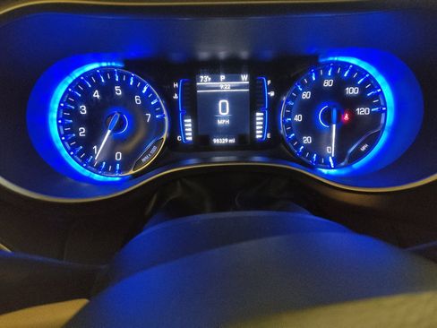 Used 2021 Chrysler Voyager LX FWD image 23