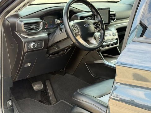 Certified 2022 Ford Explorer XLT w/ Equipment Group 202A image 7