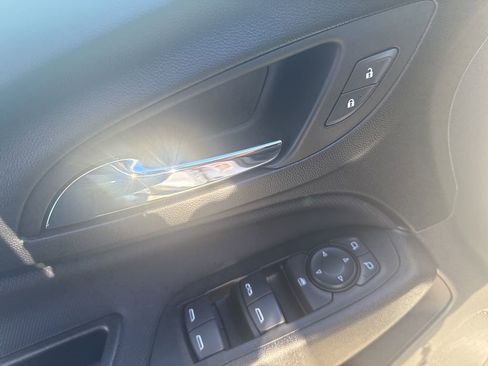 Used 2022 Chevrolet Equinox RS w/ Infotainment Package image 10