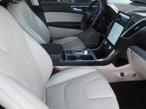 Used 2022 Ford Edge Titanium image 25