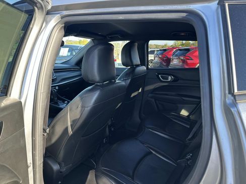 Used 2023 Jeep Compass Limited image 4