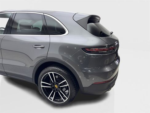 Used 2022 Porsche Cayenne image 19