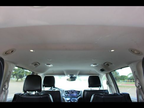 Used 2022 Chrysler Pacifica Touring-L FWD image 10