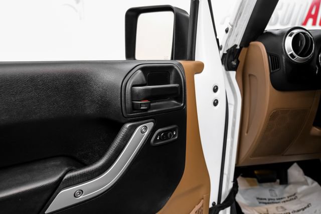 Used 2017 Jeep Wrangler Unlimited Sahara w/ Connectivity Group AWD/4WD image 38