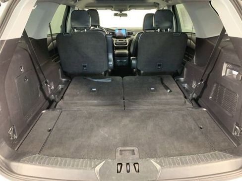 Used 2021 Ford Explorer XLT w/ Equipment Group 202A AWD/4WD image 13