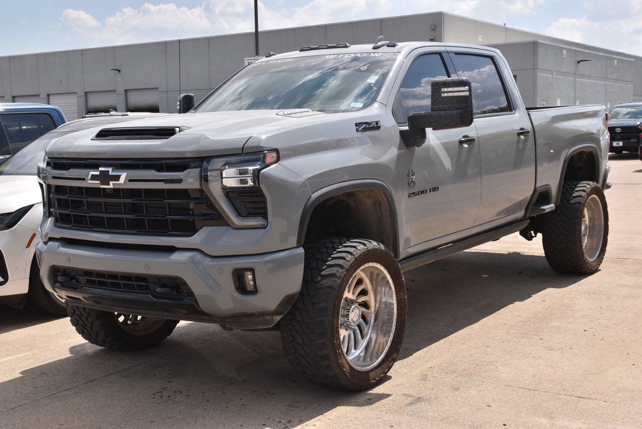 Used 2024 Chevrolet Silverado 2500 LTZ w/ LTZ Plus Package AWD/4WD image 2