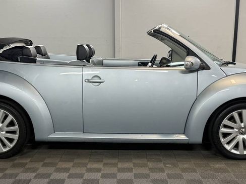 Used 2009 Volkswagen Beetle Convertible FWD image 3