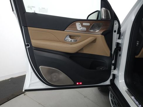 Used 2026 Mercedes-Benz GLS 580 4MATIC image 5