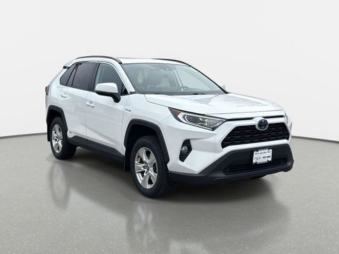 Used 2021 Toyota RAV4 XLE image 3