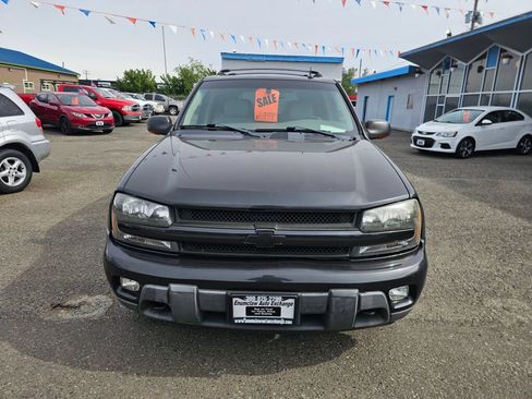 Used 2005 Chevrolet TrailBlazer LT w/ Luxury Package AWD/4WD image 2