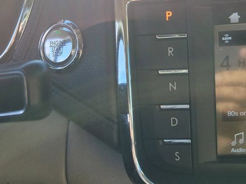 Used 2017 Lincoln Continental Select image 30