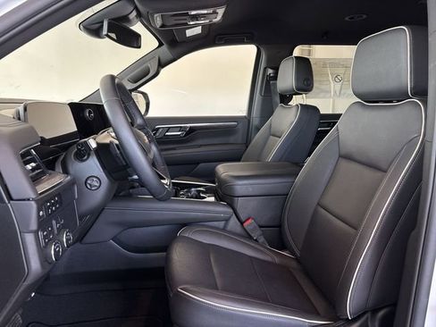 New 2025 Chevrolet Suburban Premier image 25