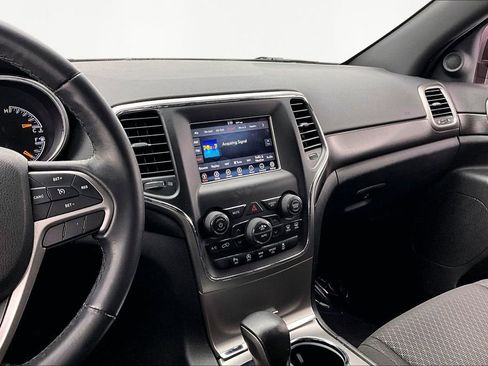 Used 2018 Jeep Grand Cherokee Laredo image 6