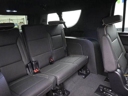 New 2025 Chevrolet Suburban Premier image 11