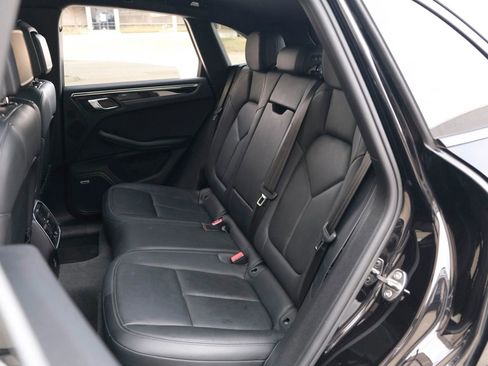 Used 2022 Porsche Macan w/ Premium Package Plus AWD/4WD image 27