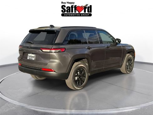New 2025 Jeep Grand Cherokee Altitude image 9