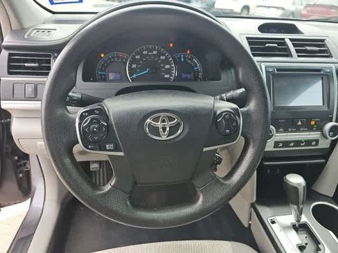 Used 2014 Toyota Camry L image 13