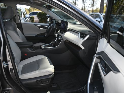 Used 2024 Toyota RAV4 Limited image 22