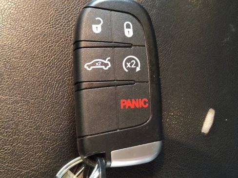 Used 2019 Jeep Cherokee Latitude Plus FWD image 32