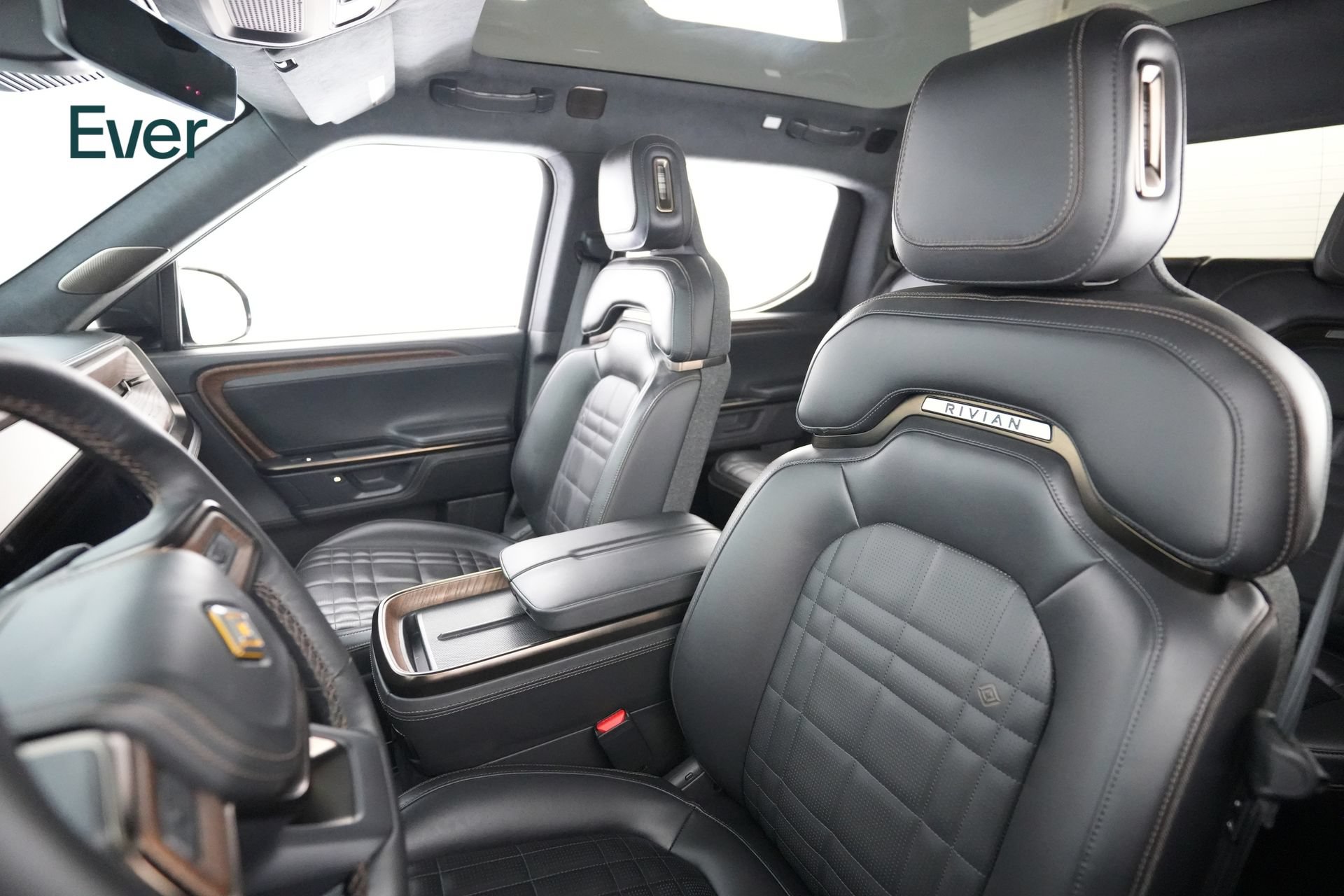 Used 2025 Rivian R1T Premium Tri AWD/4WD image 4
