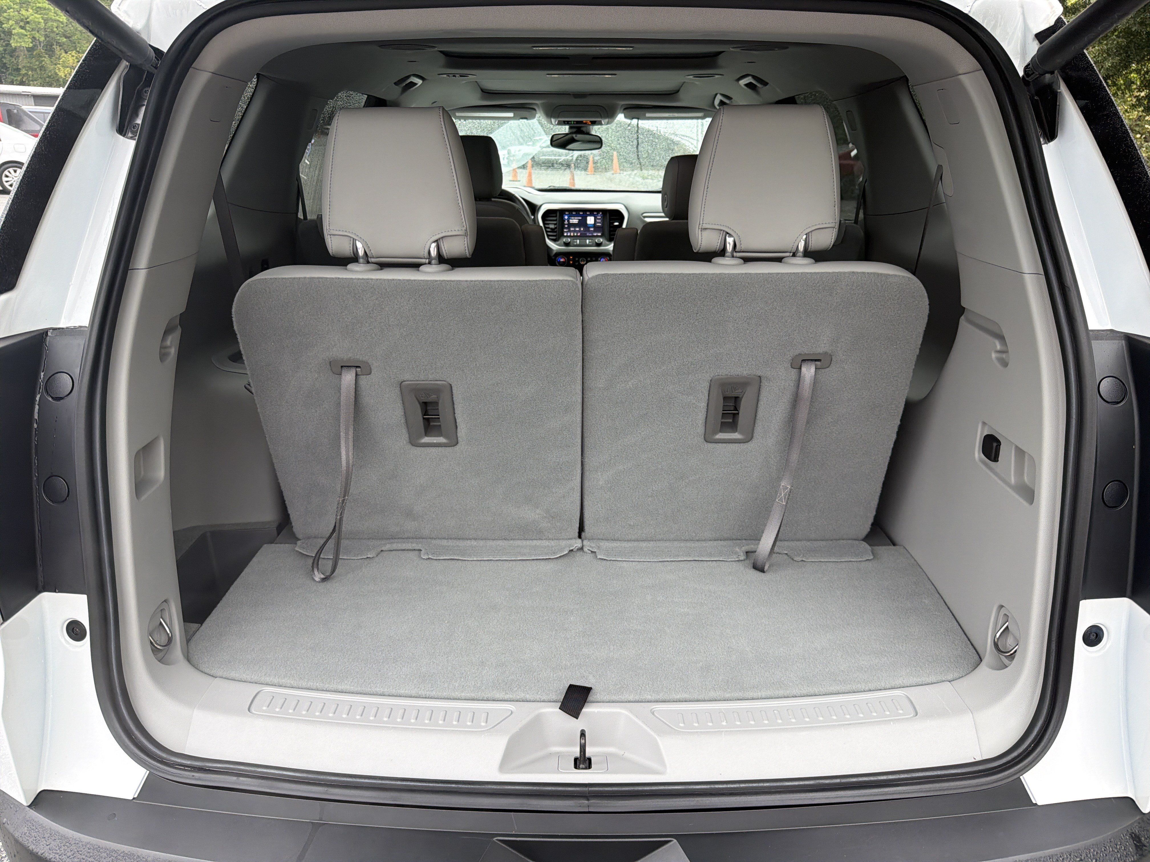 Used 2020 GMC Acadia SLT w/ Driver Alert Package II FWD image 19