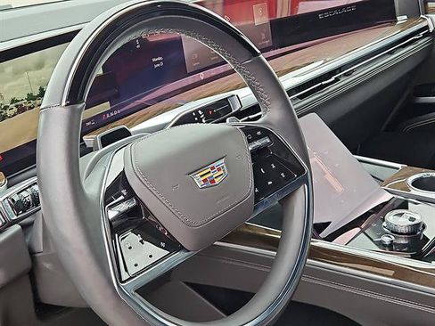 Used 2025 Cadillac Escalade Sport Platinum w/ LPO, Floor Liner Package AWD/4WD image 12