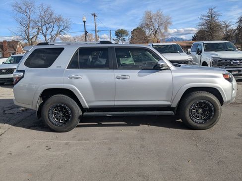 Used 2020 Toyota 4Runner SR5 image 2