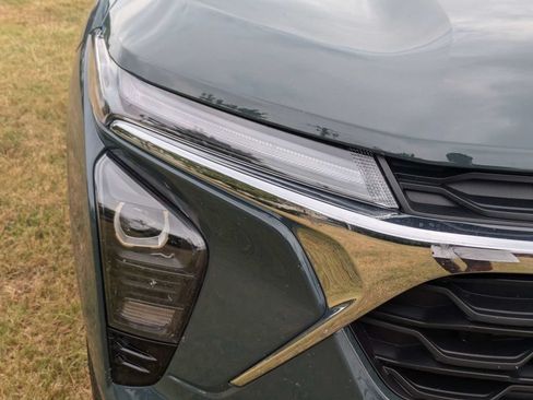 Used 2025 Chevrolet Trax LT FWD image 10