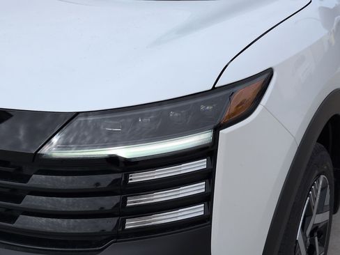 New 2026 Nissan Kicks SV image 8