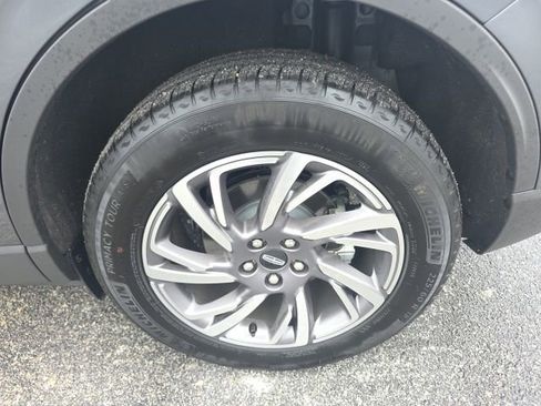 Used 2025 Lincoln Corsair AWD w/ Equipment Group 101A image 9