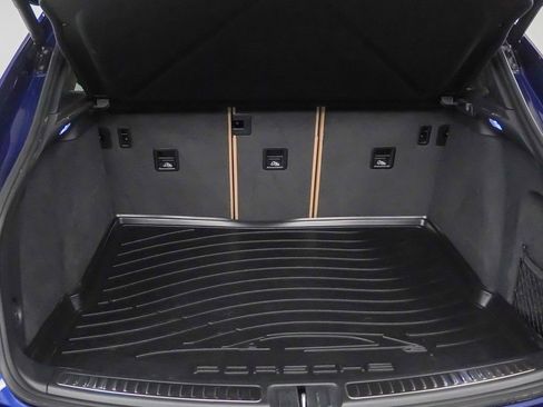 Certified 2022 Porsche Macan AWD/4WD image 13