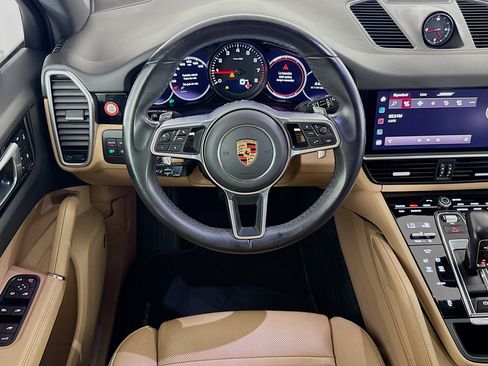 Used 2023 Porsche Cayenne AWD/4WD image 15