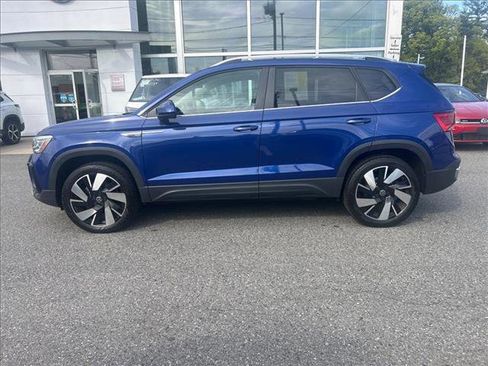 Certified 2024 Volkswagen Taos SEL AWD/4WD image 10