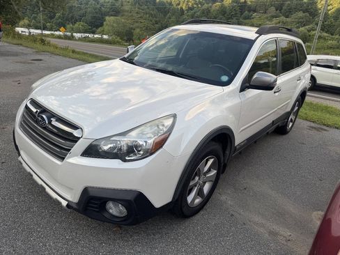 Used 2014 Subaru Outback 3.6R Limited AWD/4WD image 2