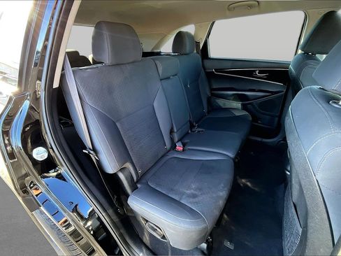 Used 2019 Kia Sorento LX w/ LX Convenience Package FWD image 24
