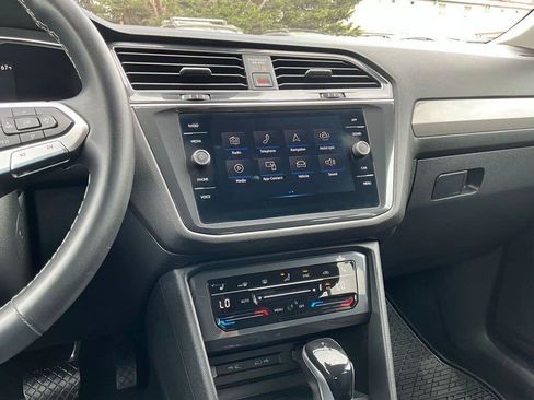 Used 2022 Volkswagen Tiguan SE AWD/4WD image 17