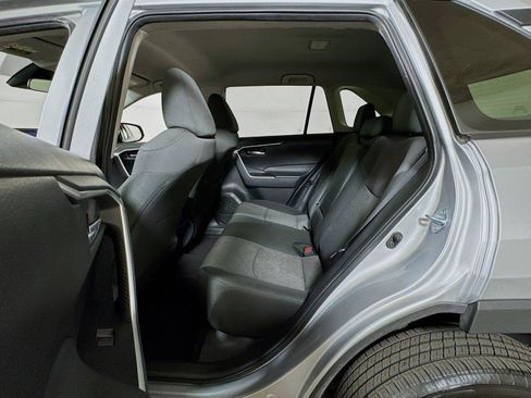 Used 2025 Toyota RAV4 XLE FWD image 21